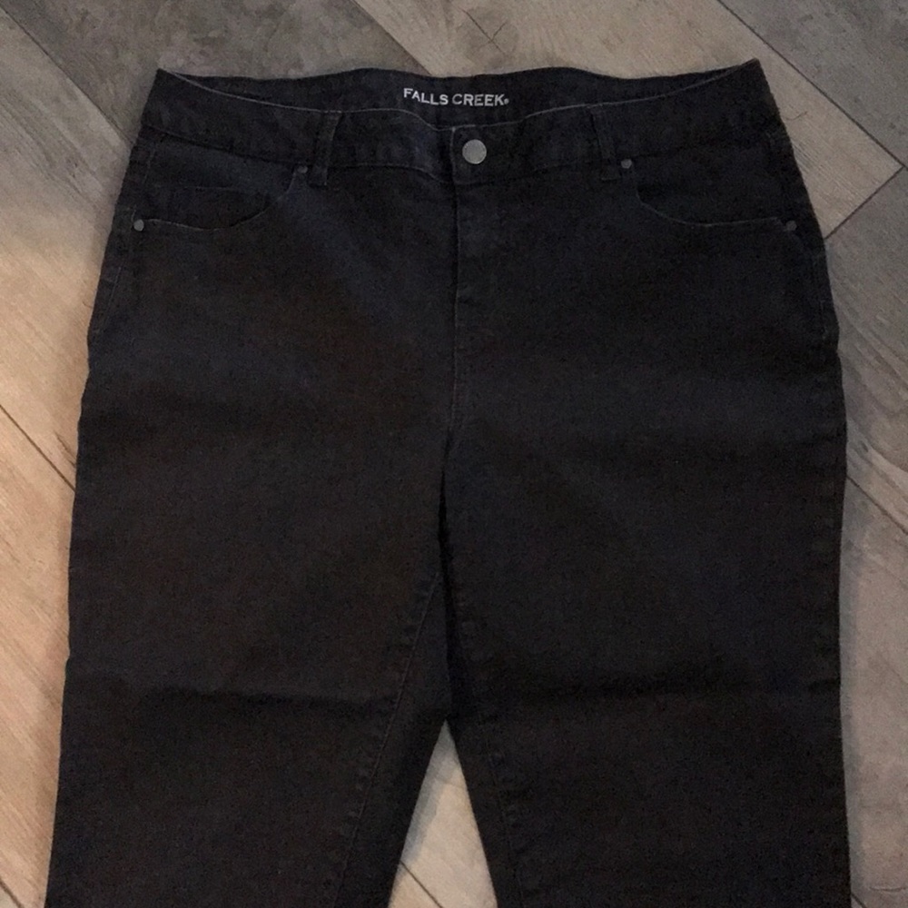 Capris - Picture 2 of 7